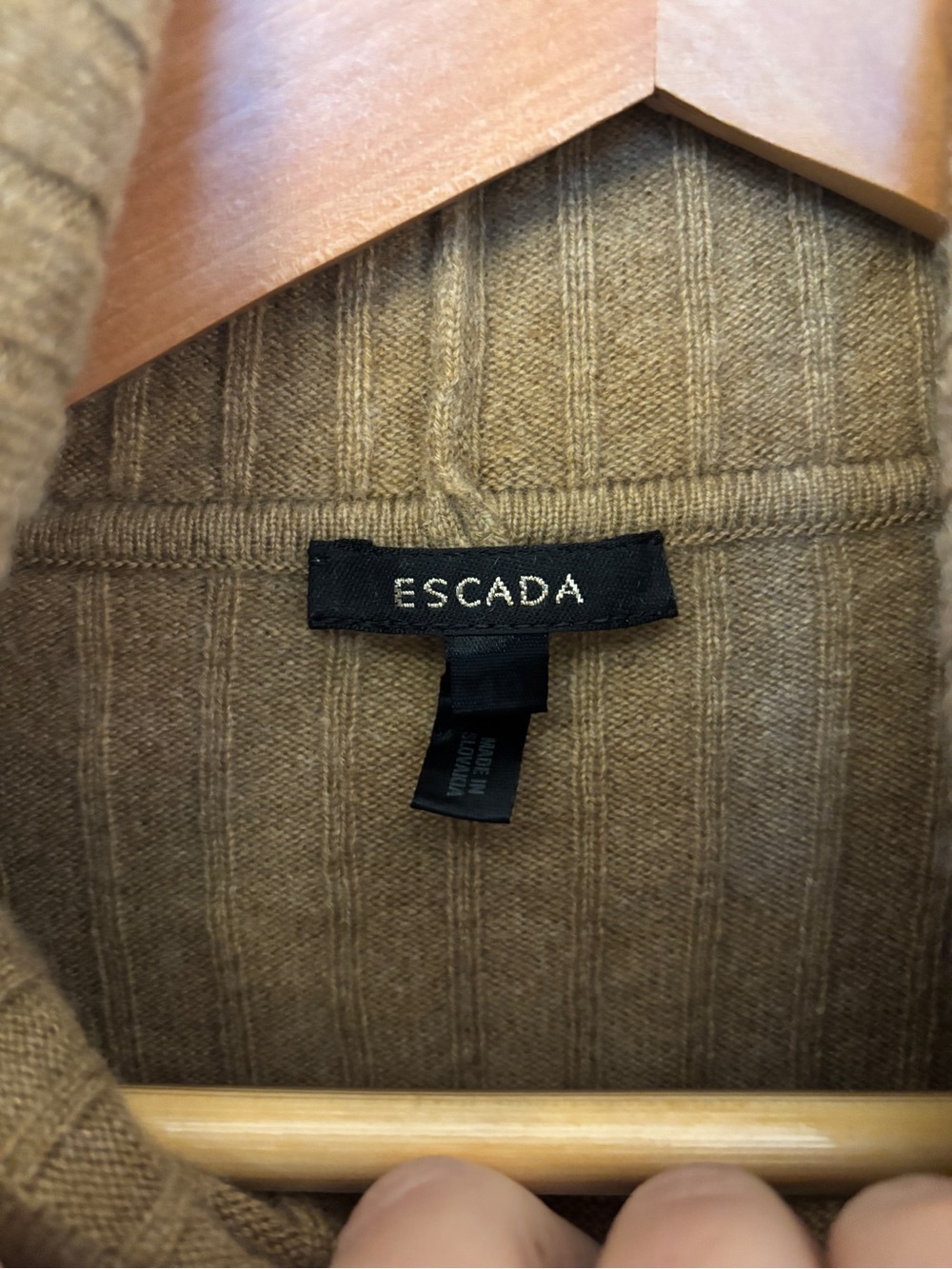 Escada Ribbed Turtleneck Sweater Size Medium Brown Quiet Luxury Timeless Soft - Picture 7 of 9